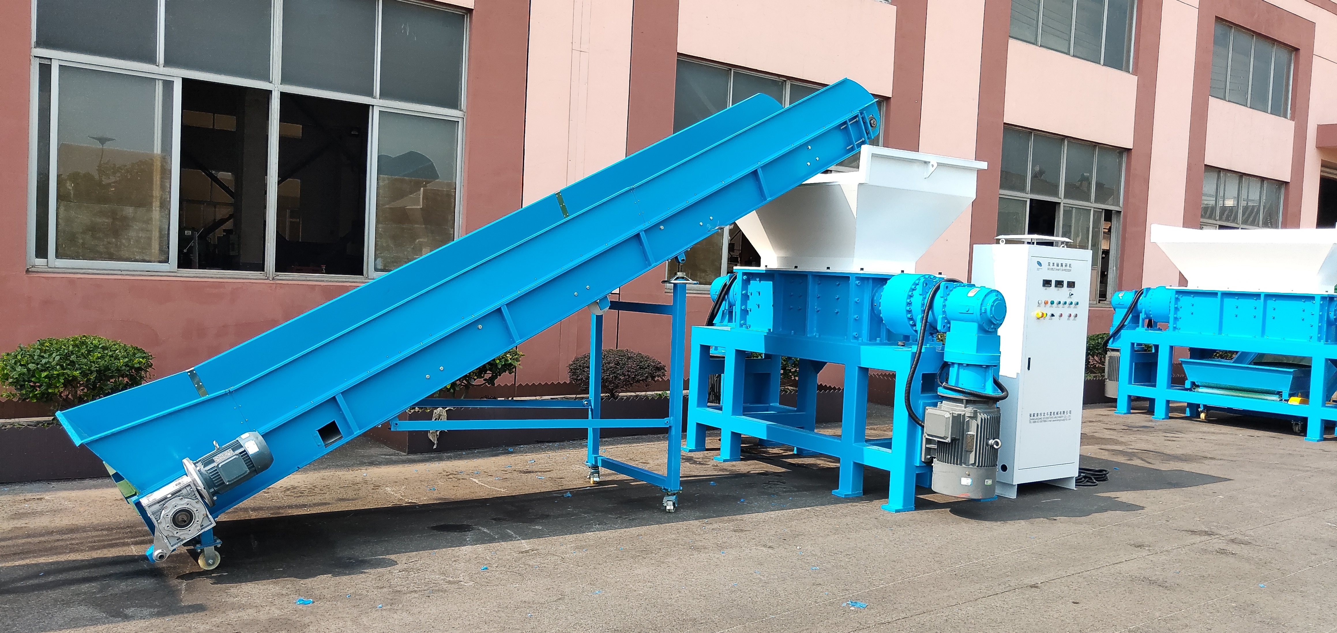 double shaft  shredder with automatic feeding conveyor belt