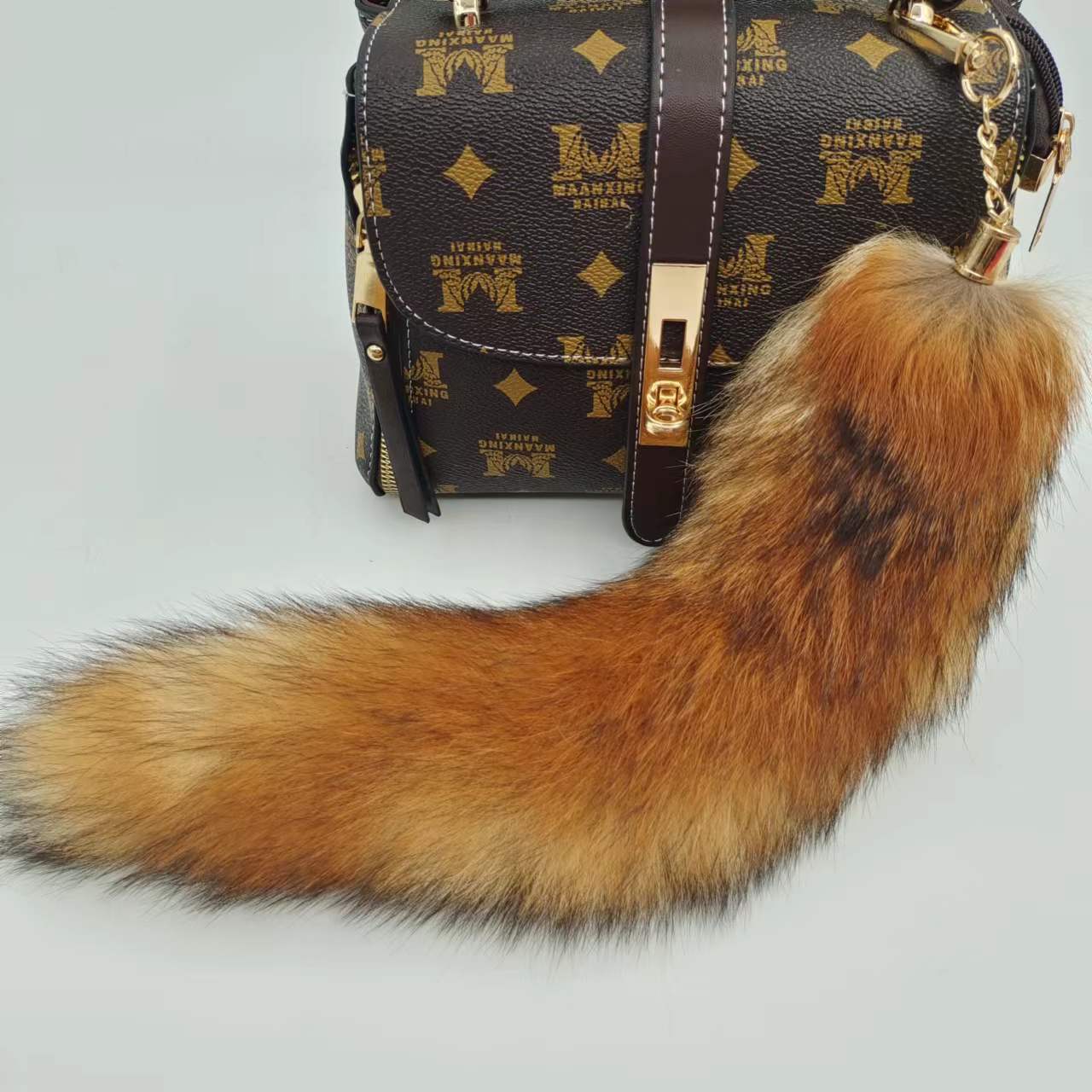 Wholesale price cheap genuine leather keychain for sale american raccoon hair tail keychain