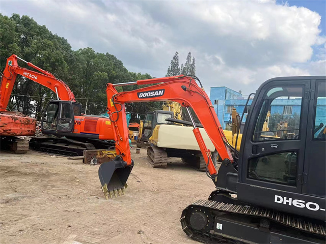 Used Good Condition Doosan DH60 DX60 Crawler Excavator