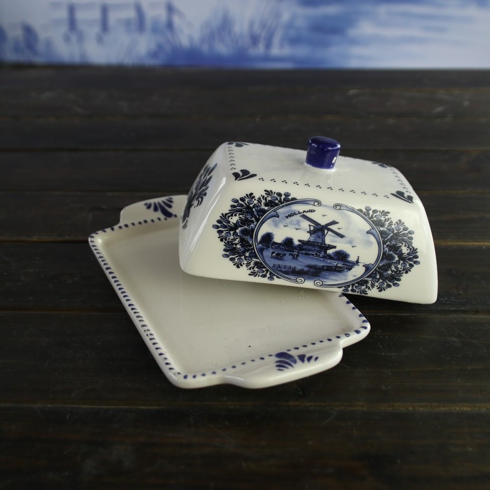 Large Vintage style Ceramic Cheese or Butter dish Blue and White willow butter box