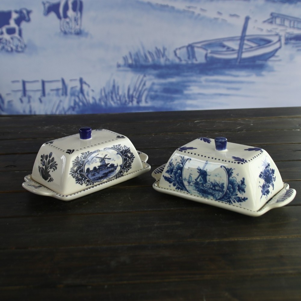 Large Vintage style Ceramic Cheese or Butter dish Blue and White willow butter box