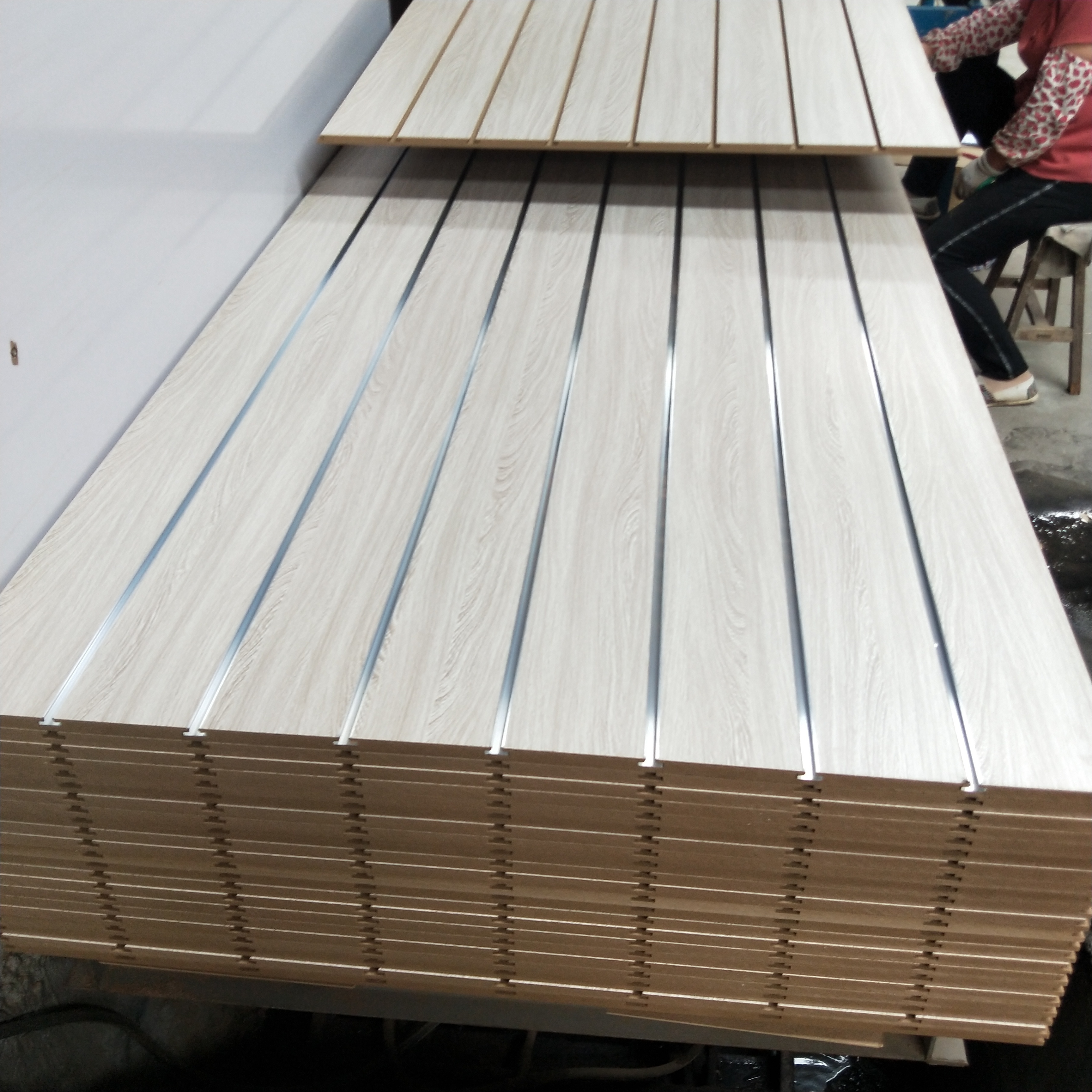 18mm white color  Slotted MDF with hooks