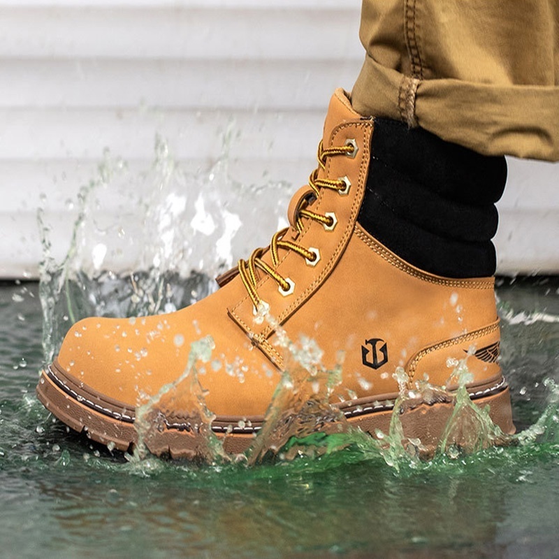 Lightweight Insulated 6KV work safety boots made of comfortable Microfiber leather