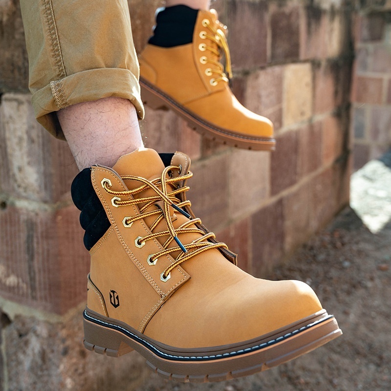 Lightweight Insulated 6KV work safety boots made of comfortable Microfiber leather