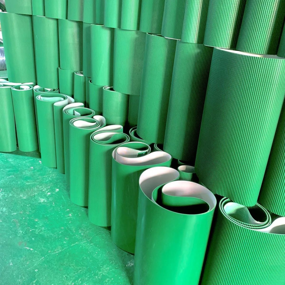 Factory Sale Wavy super grip green pvc pattern belt industrial conveyor belt in Airport and logistics Industry