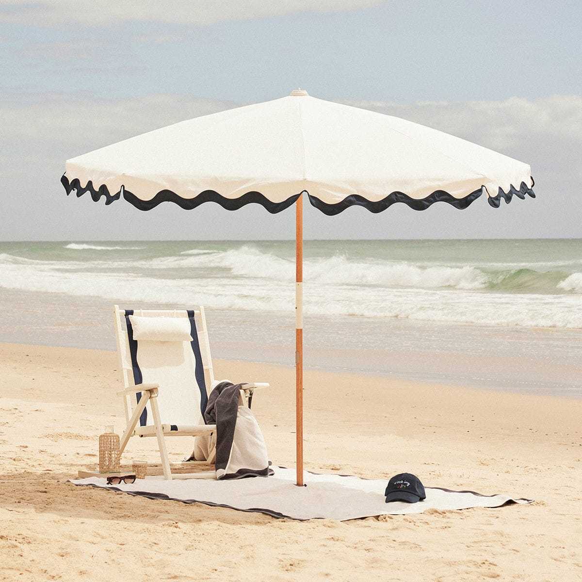 8ft Australia Fiberglass Frame Canvas Material Large Wooden Pole Vintage Scalloped Edge Outdoor Garden Umbrella For Beach Patio