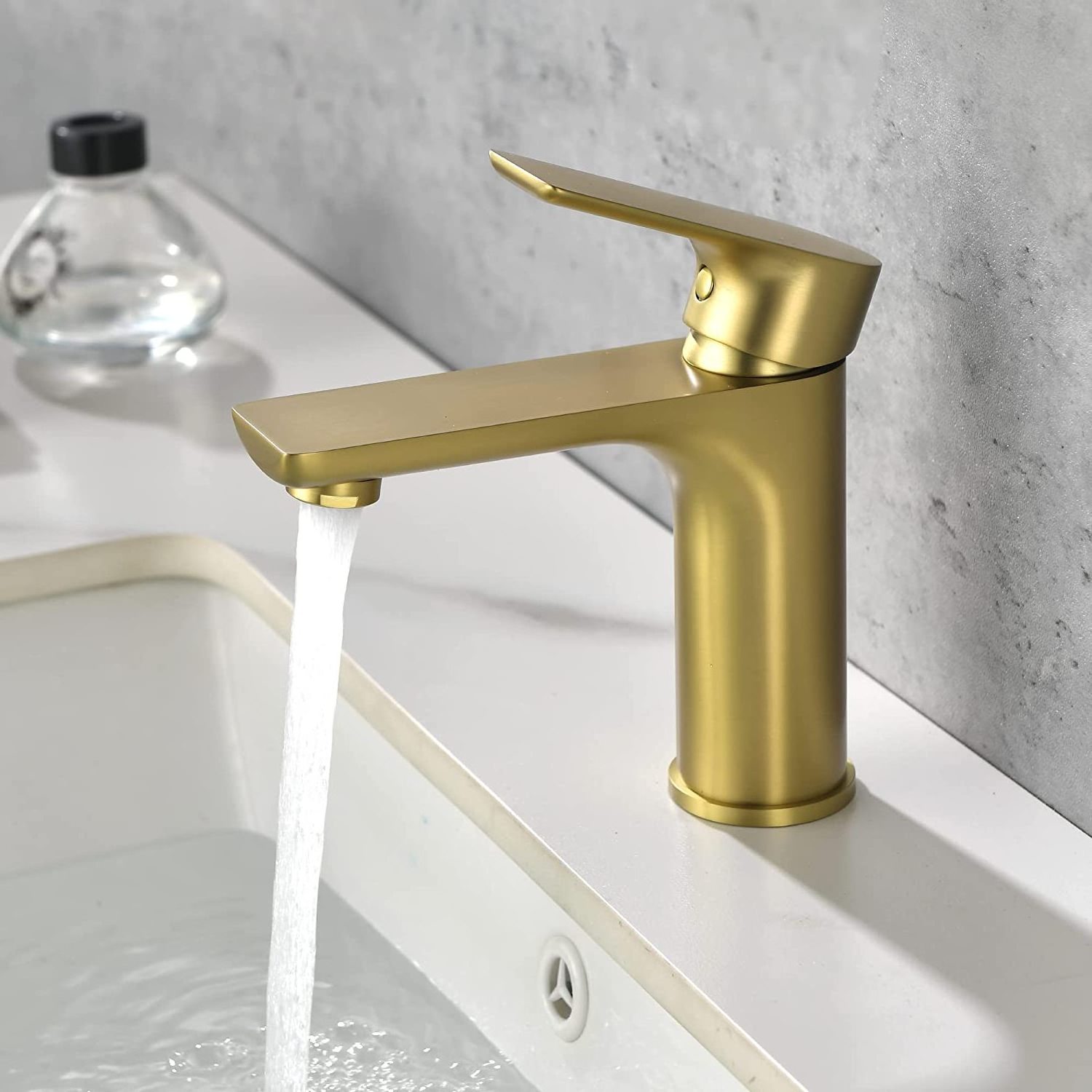 Luxury brushed gold single handle bathroom faucets hot and cold water faucet mixer brass bathroom basin faucet