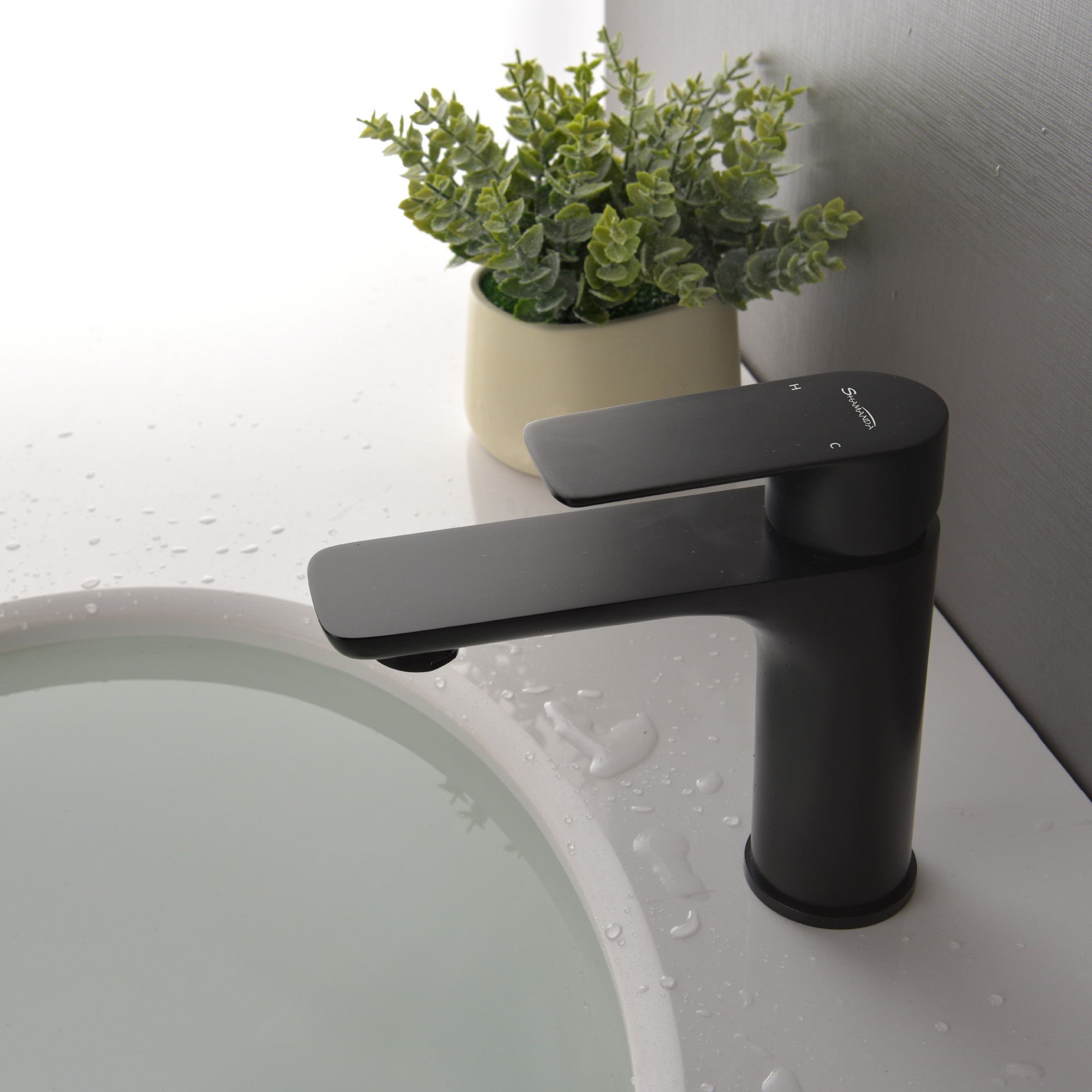 Deck mounted single hole hot and cold wash basin mixer faucets water tap single handle matte black brass bathroom faucet