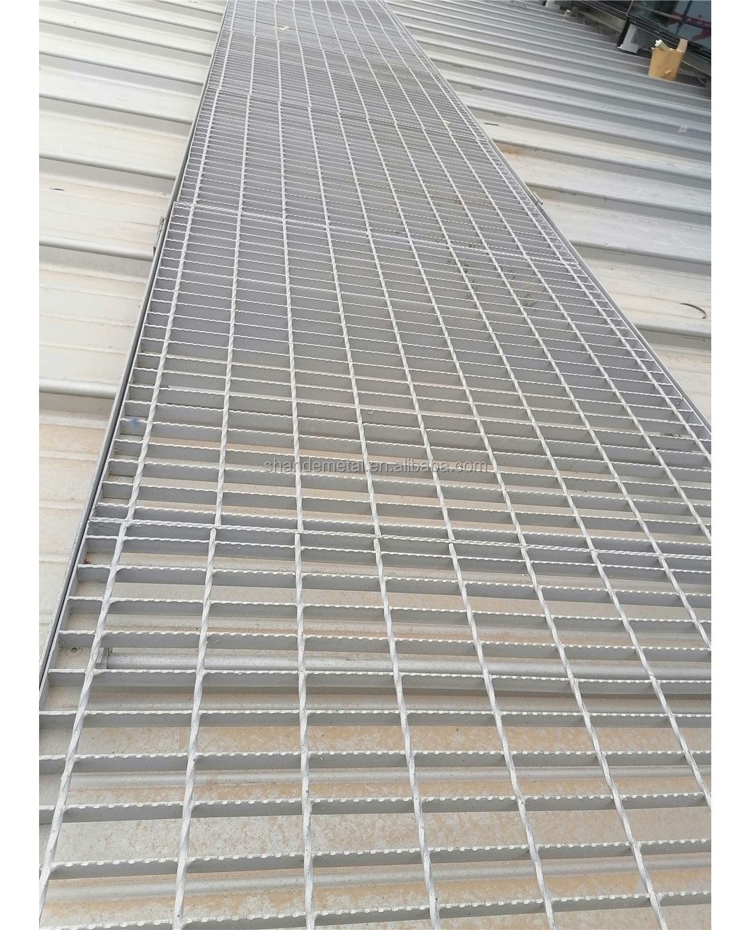 Manufacturer Drainage Gutter With Stainless Steel Metal Grating Cover Non Slip Mesh Grate