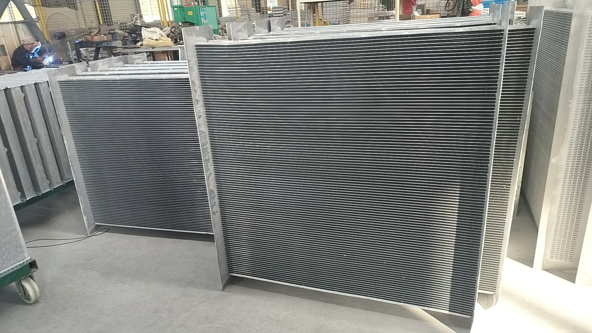 Customised aluminum radiator core Trucks Passenger cars Construction vehicles