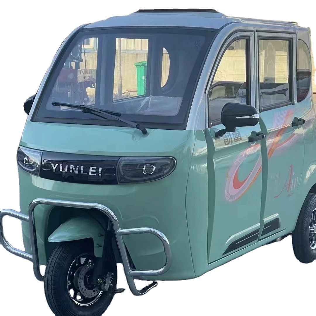 Special price practical new energy environmental protection large space enclosed electric tricycle