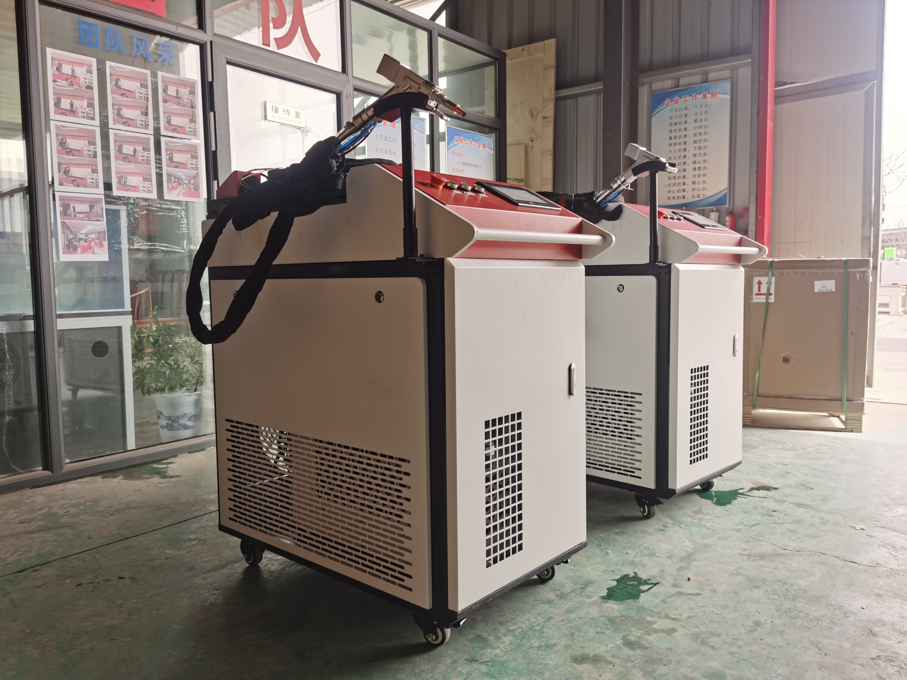 1000W/1500W/2000W Fiber Laser Hand-held Cleaning Head Laser Cleaning Gun for Rust Removal Laser Cleaning Machine Ce Provided 240