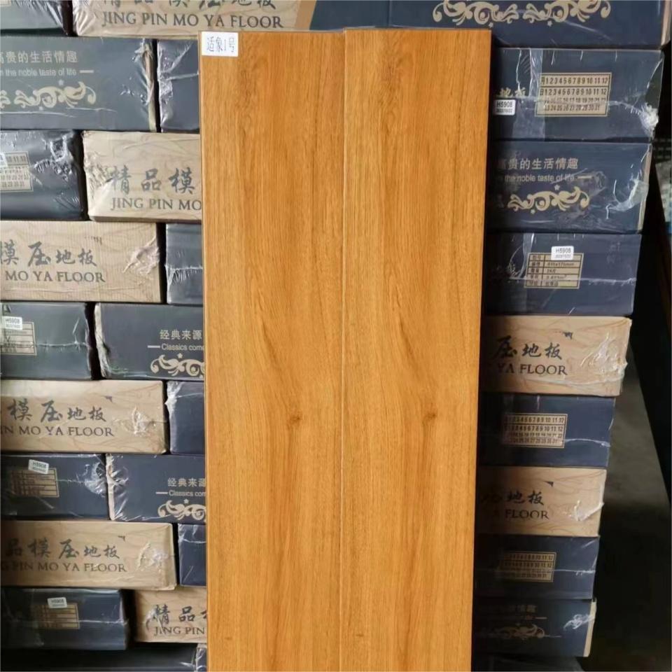 Wholesale Waterproof 7mm 8mm 10mm 12mm parquet herringbone Wood Laminated HDF MDF Floating floor Piso Laminado Laminate Flooring