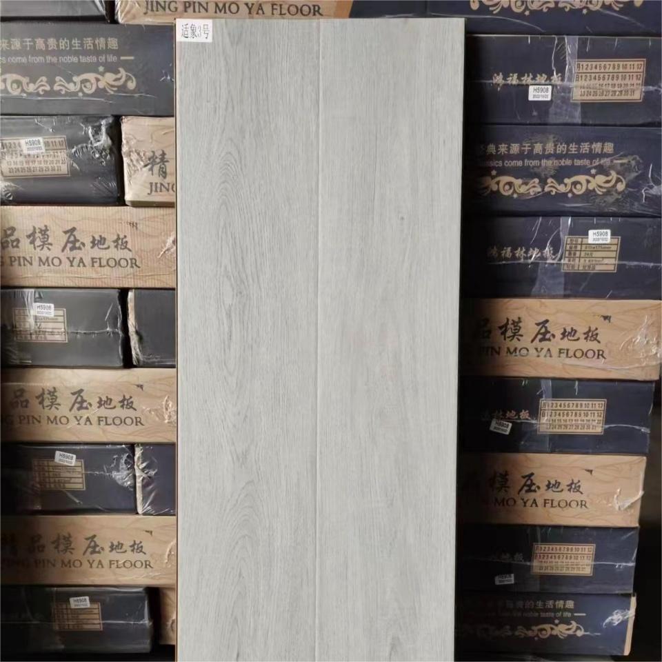 Wholesale Waterproof 7mm 8mm 10mm 12mm parquet herringbone Wood Laminated HDF MDF Floating floor Piso Laminado Laminate Flooring