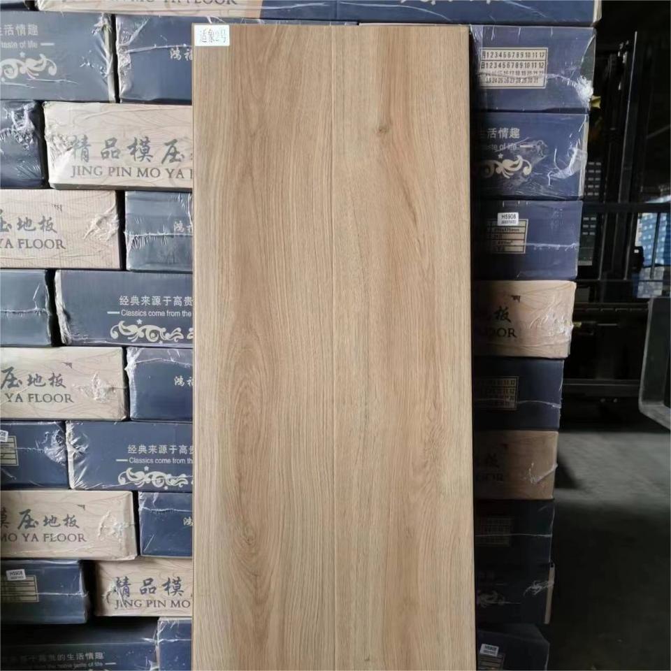 Wholesale Waterproof 7mm 8mm 10mm 12mm parquet herringbone Wood Laminated HDF MDF Floating floor Piso Laminado Laminate Flooring