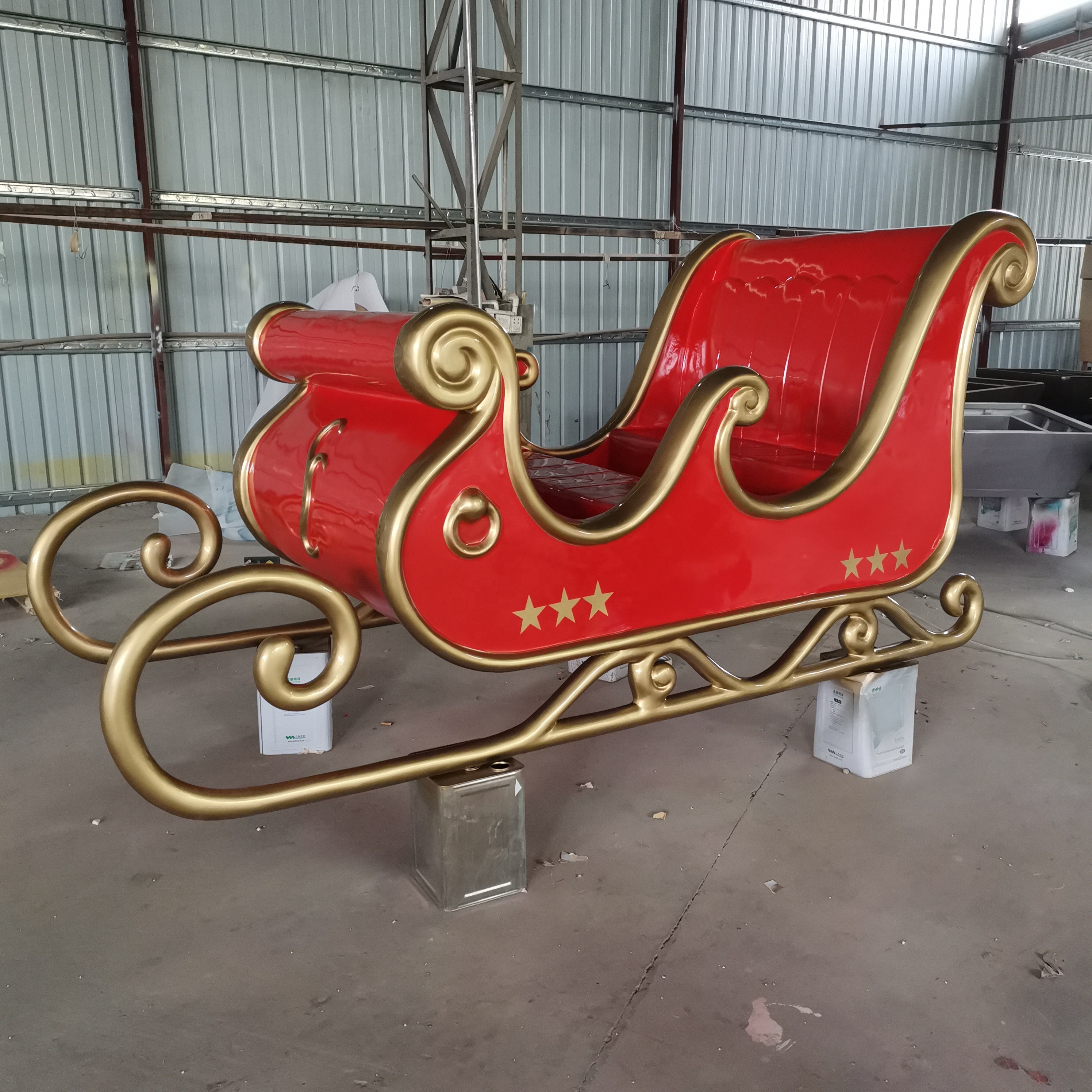 Large Outdoor Fiberglass Waterproof Christmas Decoration Customizable Life Size Santa Sleigh