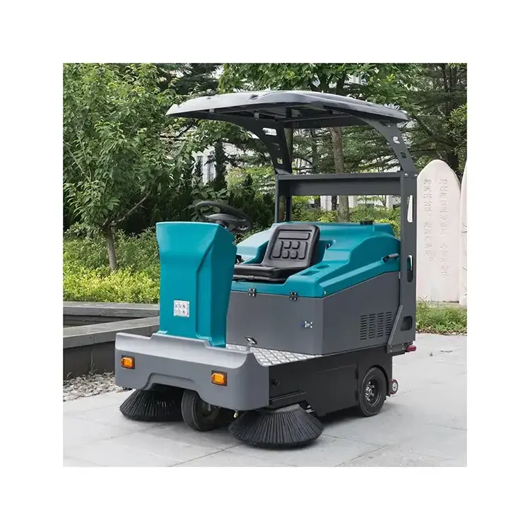 China Factory Manufacturing New Energy Mini Street Cleaning Machine Road Cleansing Vehicles on the ground