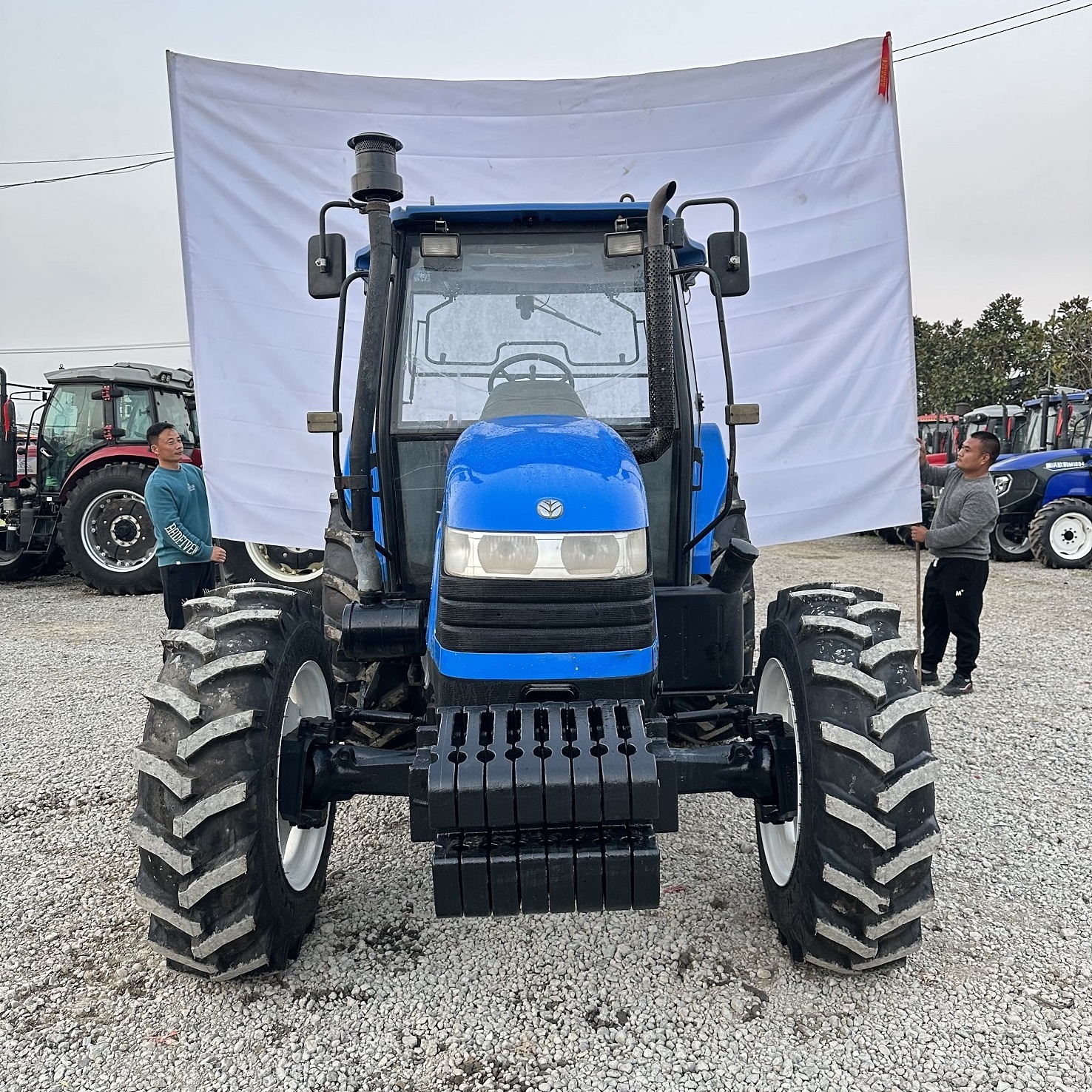 N.EW HOLLAND SNH 1004 Used DEUTZ Engine Used 100hp 4x4 Tractors for Sale in Paraguay Tractor Massey Ferguson 135 New Engine 35KN