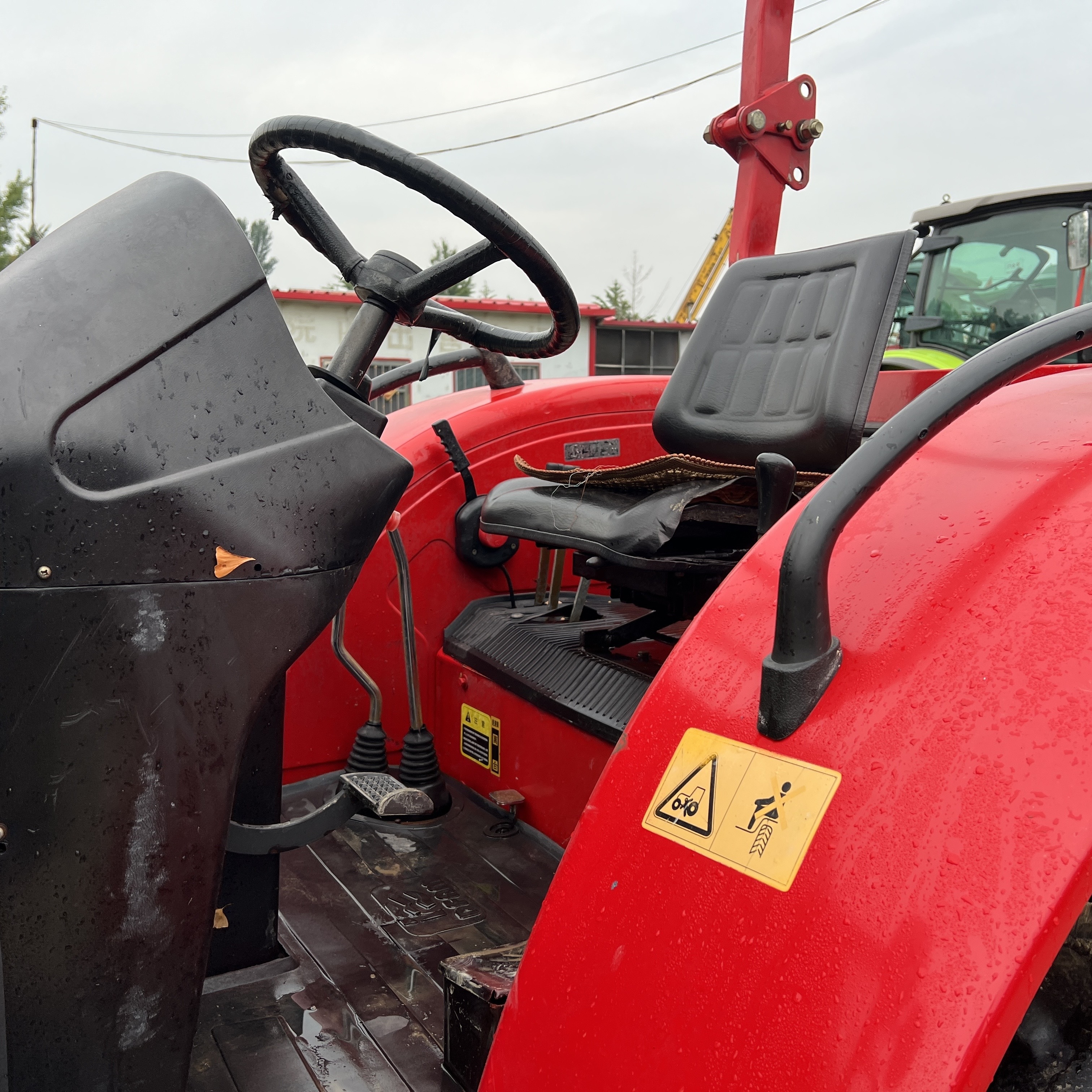 Top-quality Second-hand Farm Tractor Used Agricultural Tractor 100HP DF1004 4WD Provided 3 Cyl 30 Hp Diesel Engine for Tractor