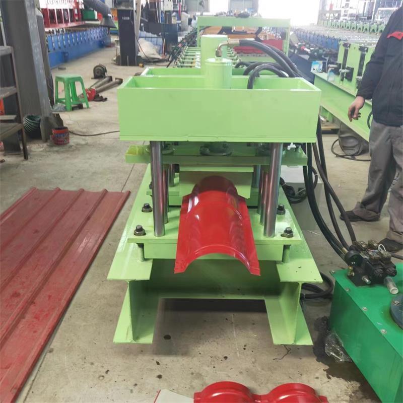 Hot selling cangzhou Metal Roofing Ridge Cap Roll Forming Machine steel roof Ridge cap machine