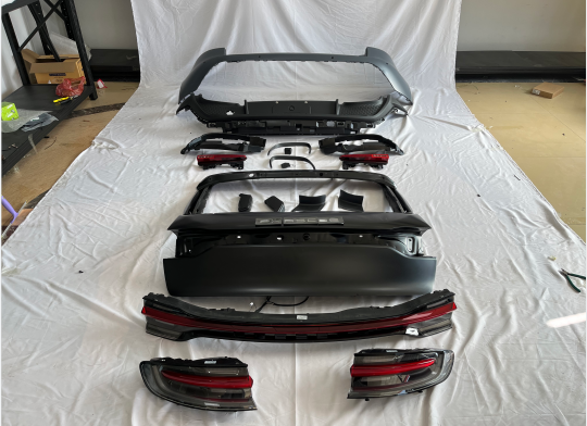 Body kit for Porsche Macan 95B-3 upgrade to new style  2014-2024 change to style contain trunk door and across taillights