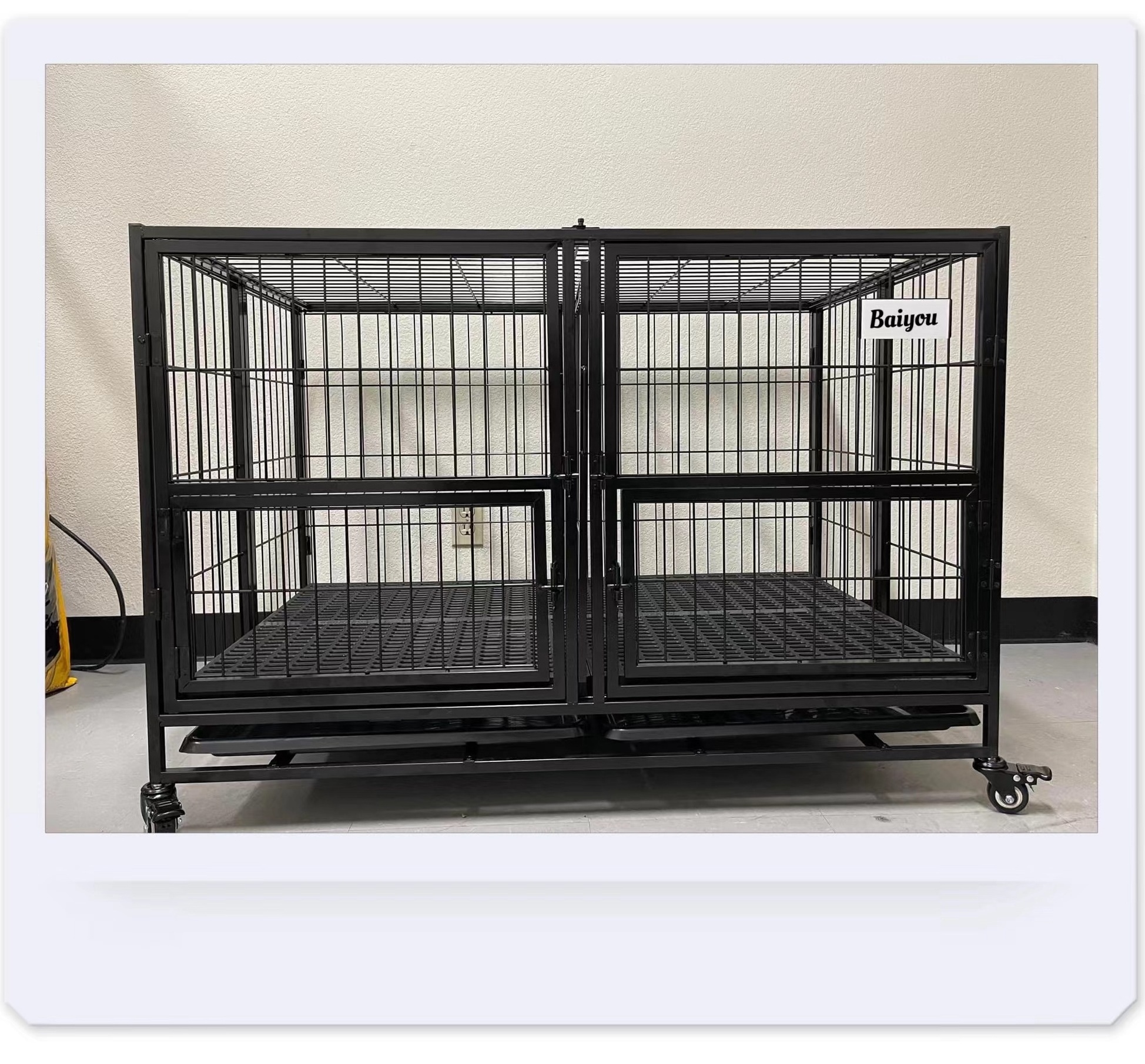 Heavy Duty Dog Crate Cage Strong Black Metal Dog Kennel with Lockable Wheels and Tray for Bully Dog Use