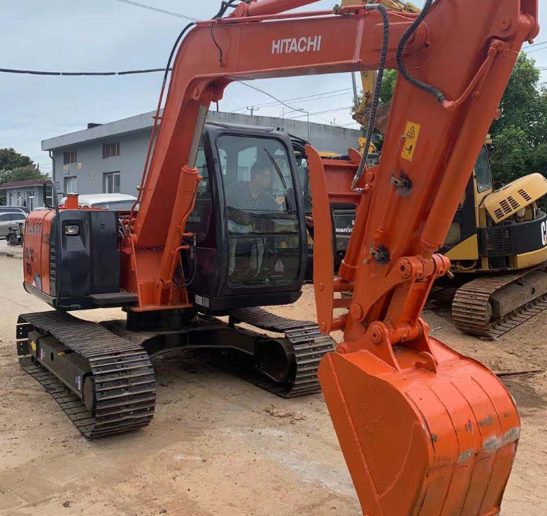 Used Hitachi excavator machine 6 7 8 10 ton excavator hydraulic crawler bagger digger with side boom closed cabin