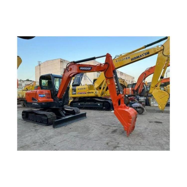 Used Doosan DX60 excavator Doosan DX75 DX80 DX60 DX55 excavator Doosan mini excavator with dozer blade hot sale