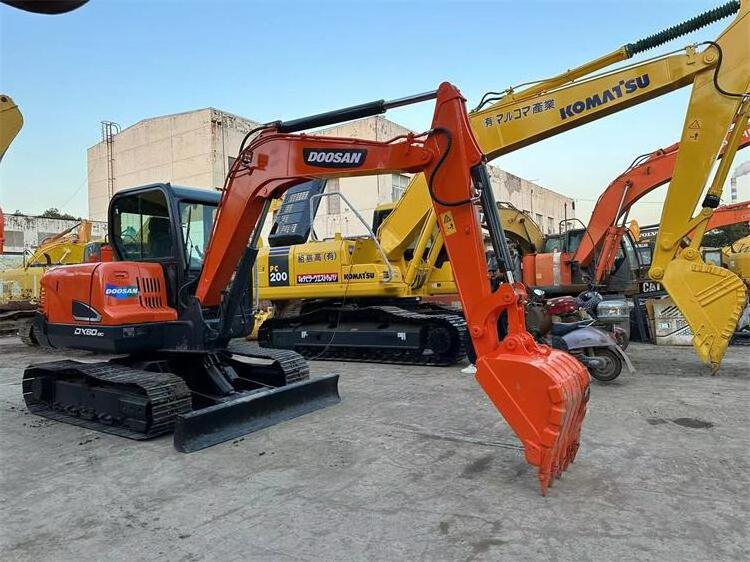 The most favorable price made in Korea used crawler mini excavator doosan dx60 dx55 dx60-9c for sale