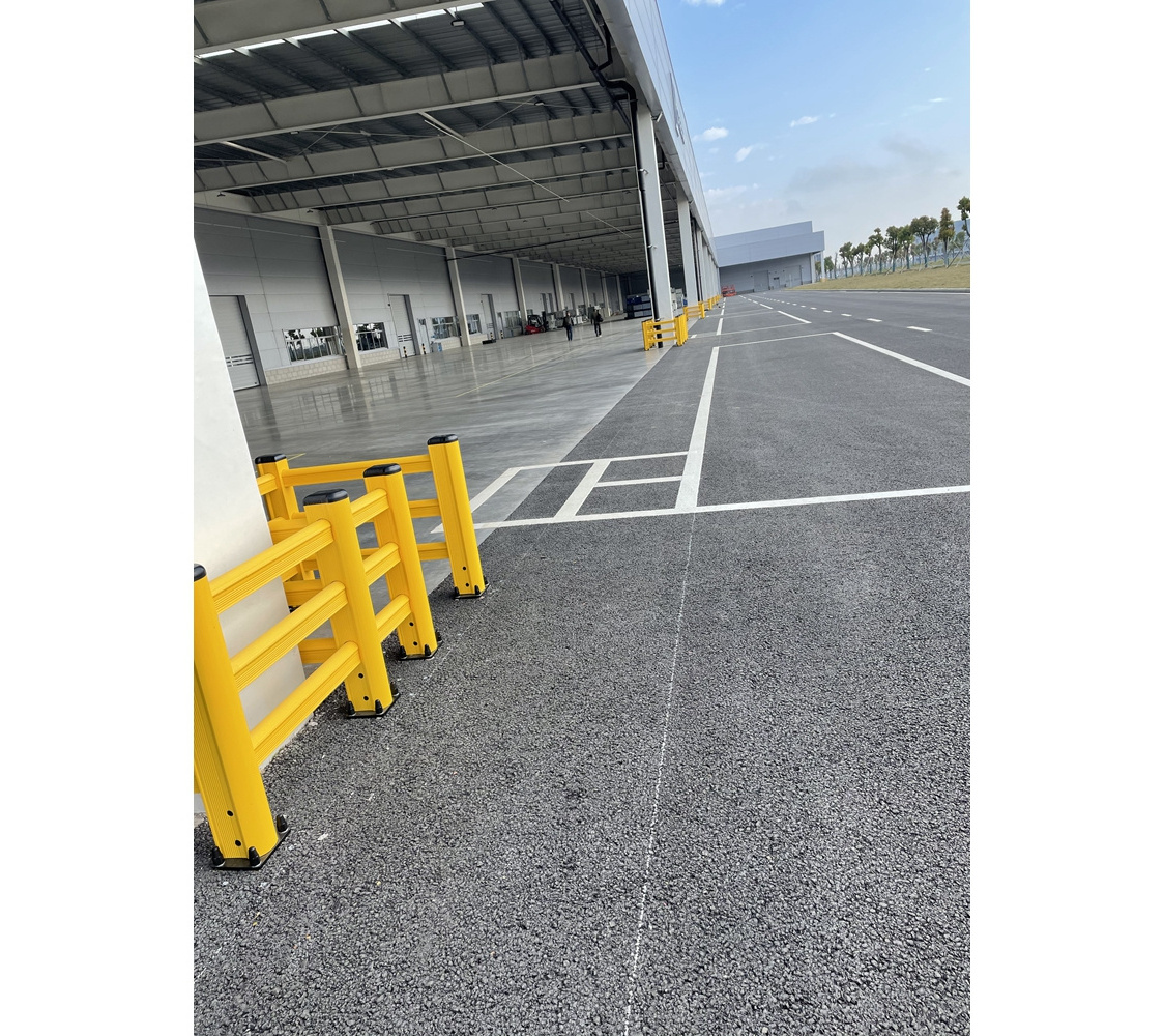 quality driveway safety barrier security bollards Guardrail price per meter Traffic Security Car Parking post barrier