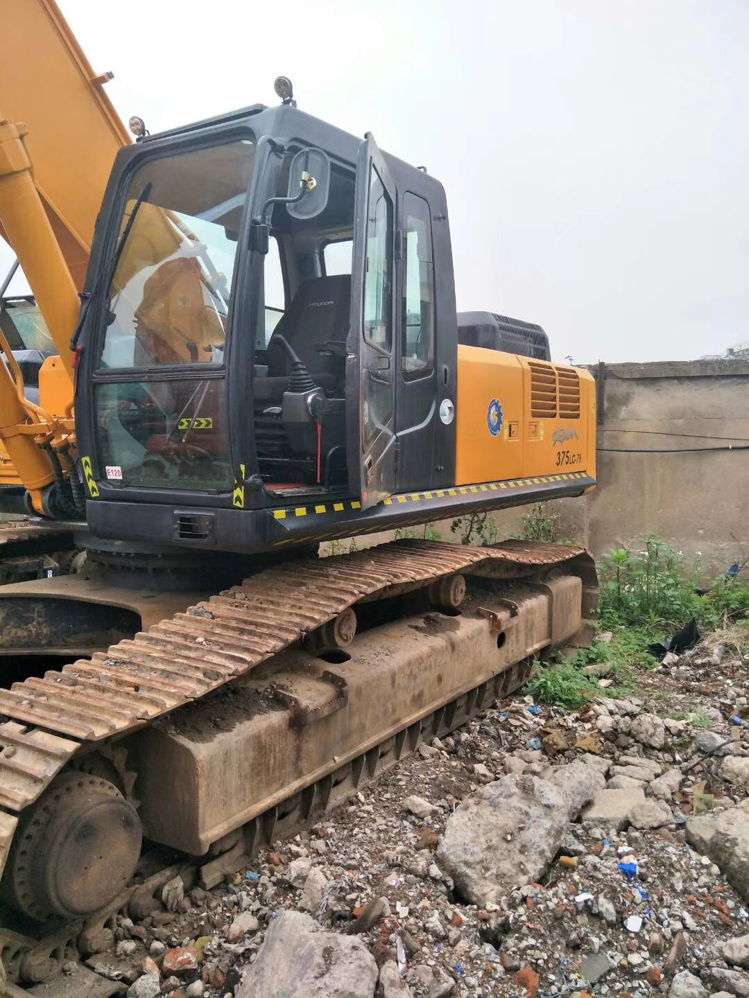 Low Hours Hyundai 375lc-7t Korea Imported 40ton Used Excavator 350 375 385 395 digger for sale