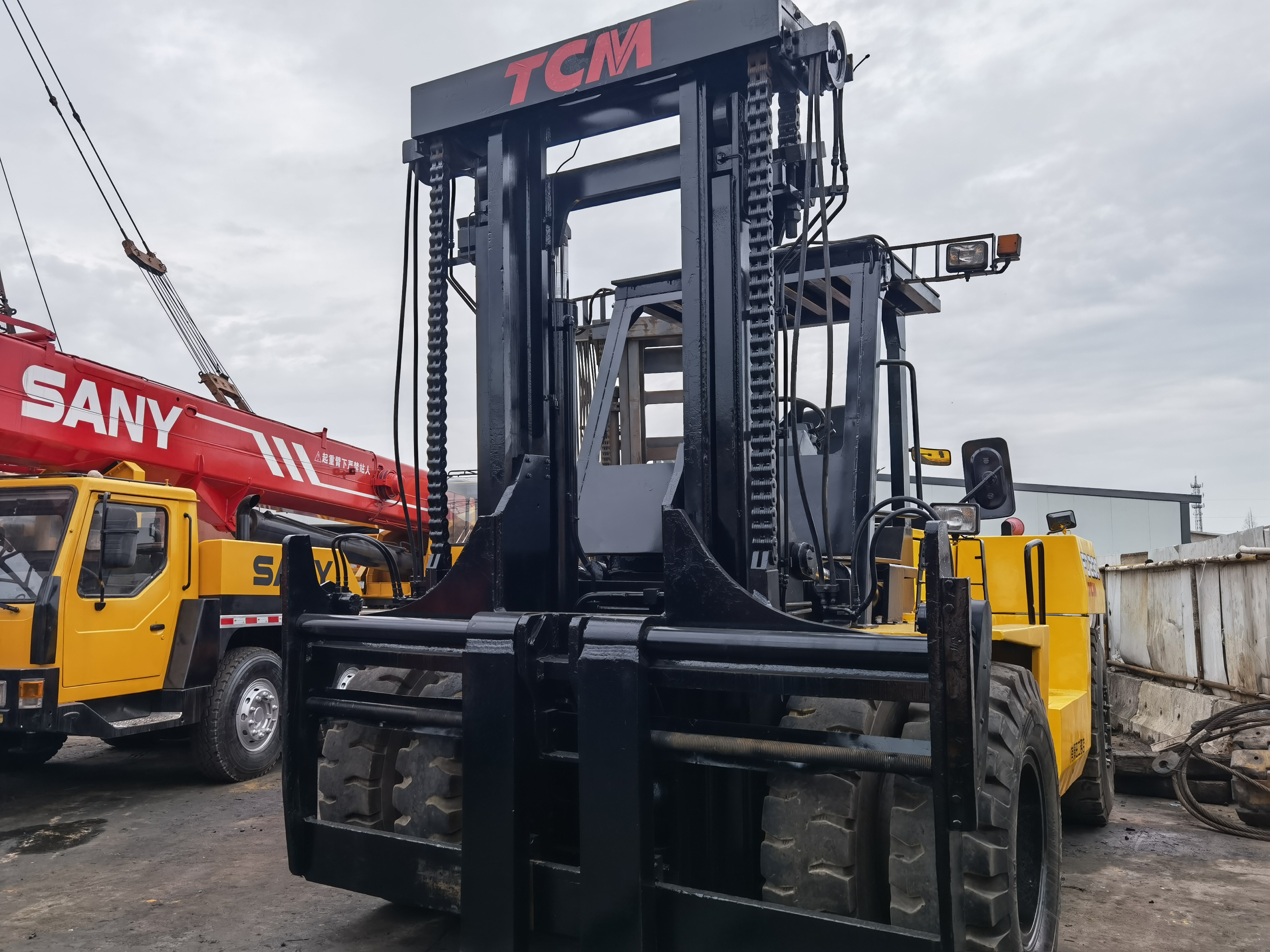 TCM FD230 original used tcm FD150 fd230 fd250 diesel forklift container lift 12ton 15ton 16ton 25 ton forklift instock available