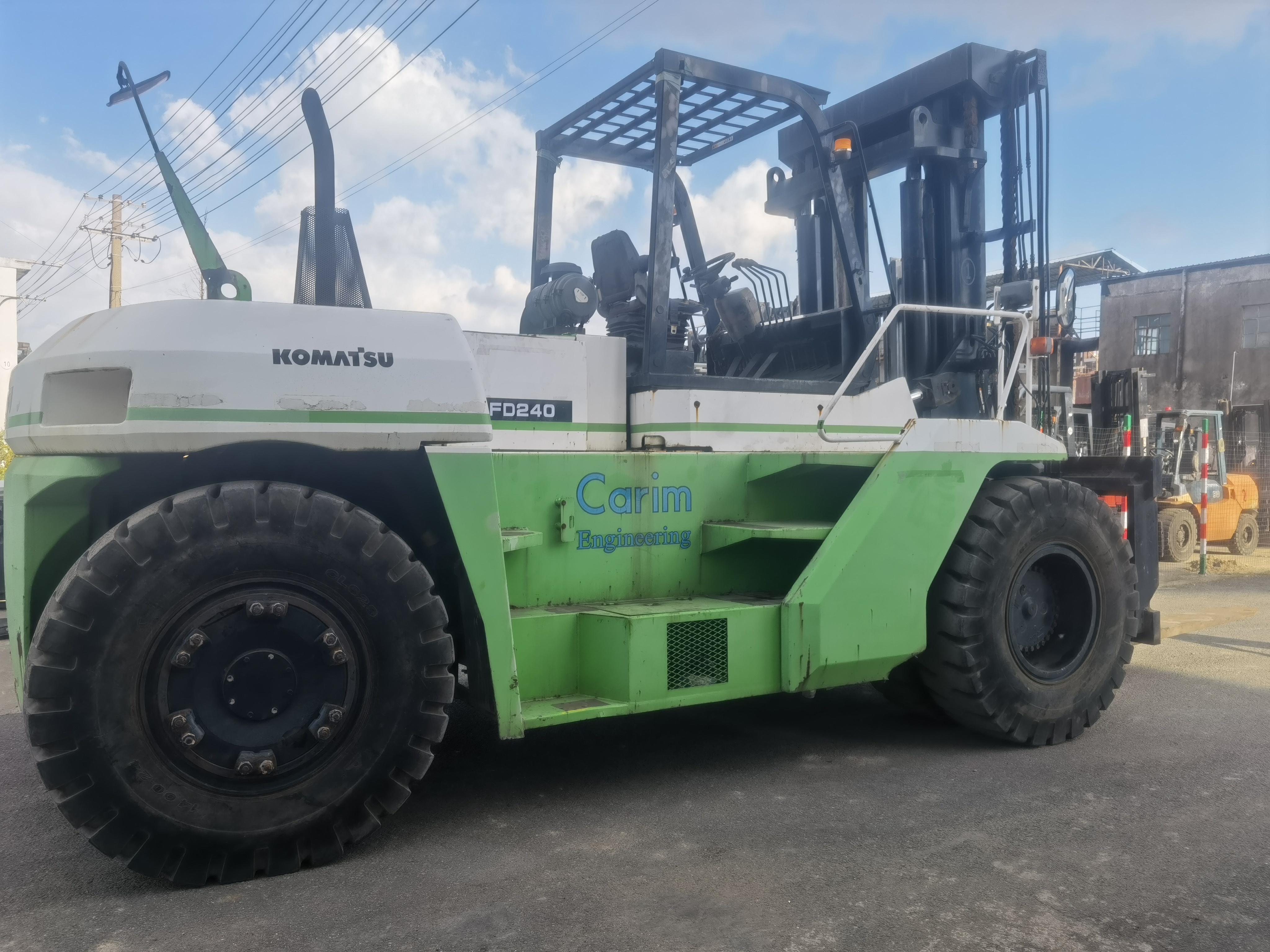 Used Japan Komatsu FD240 forklift  material handing machine 24ton forklift for warehouse in stock