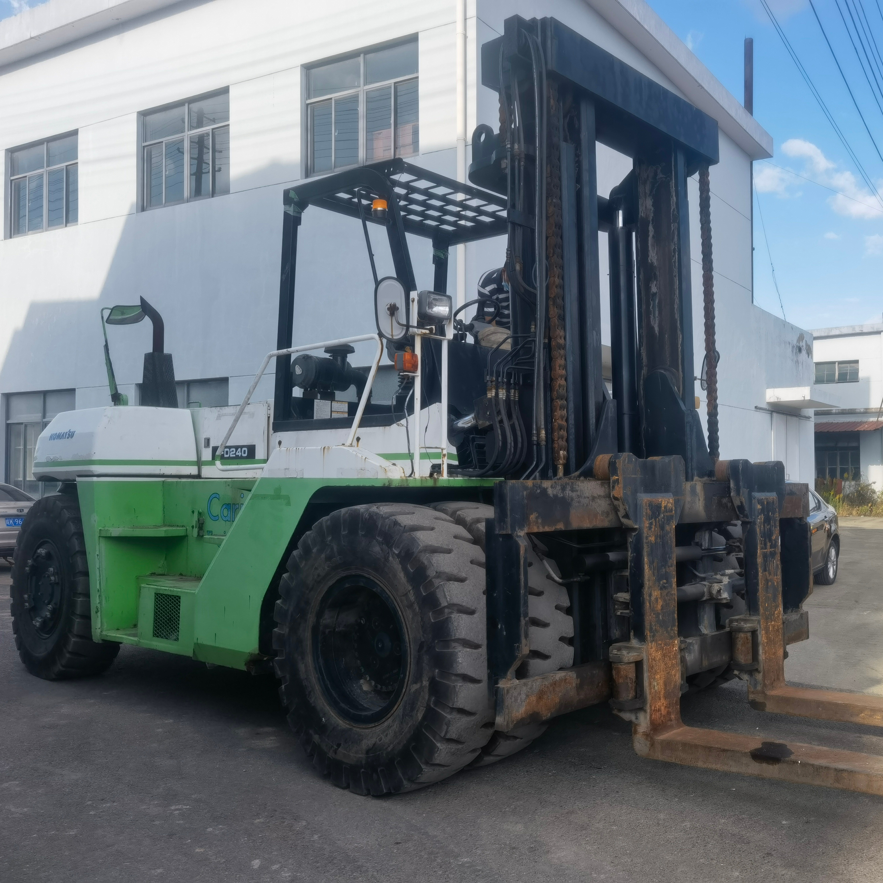 Used Japan Komatsu FD240 forklift  material handing machine 24ton forklift for warehouse in stock