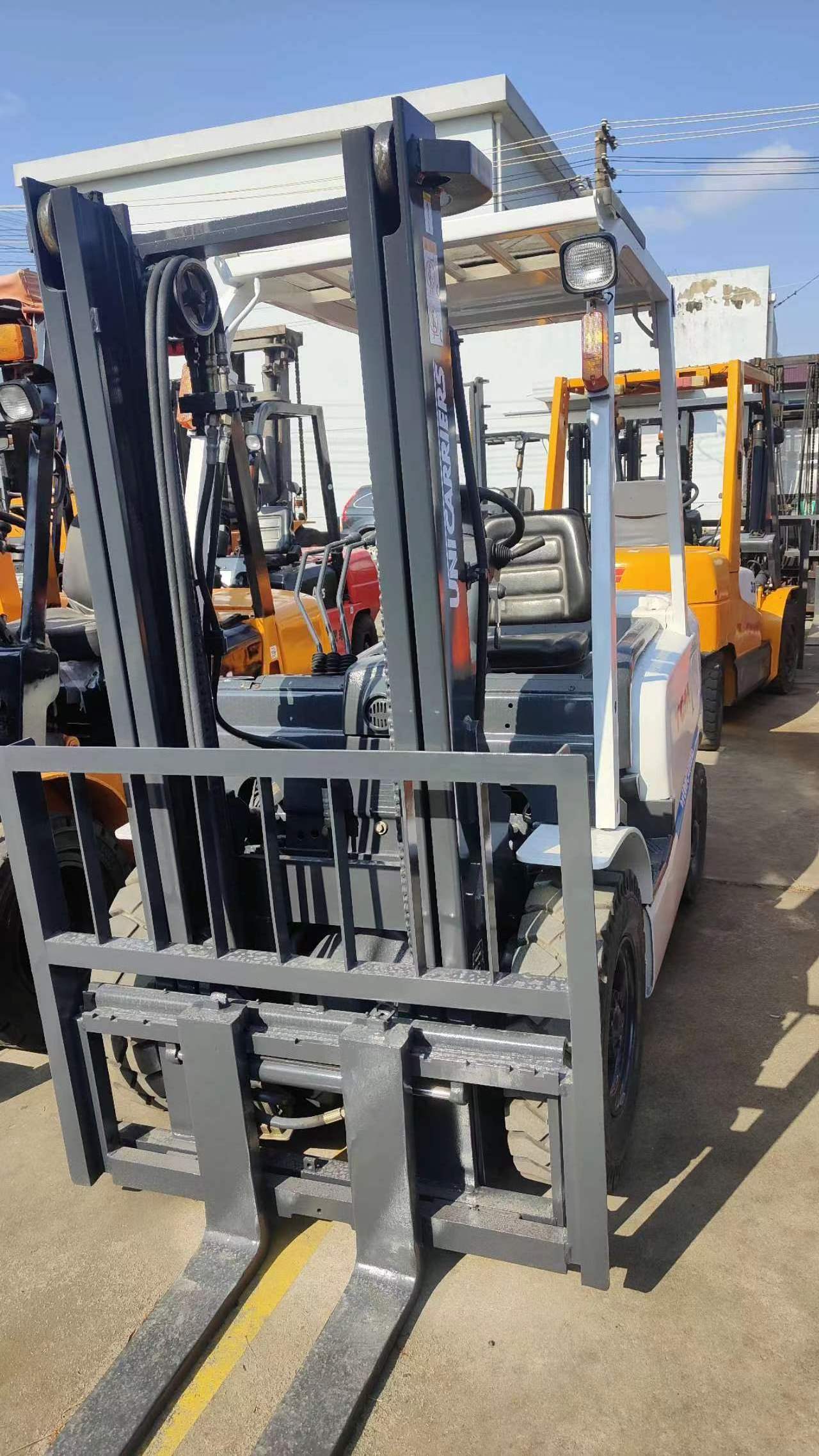 TCM FD25T3C diesel lifting 2.5 tons second hand forklift 3tons 5tons 7tons shanghai yard direct sale