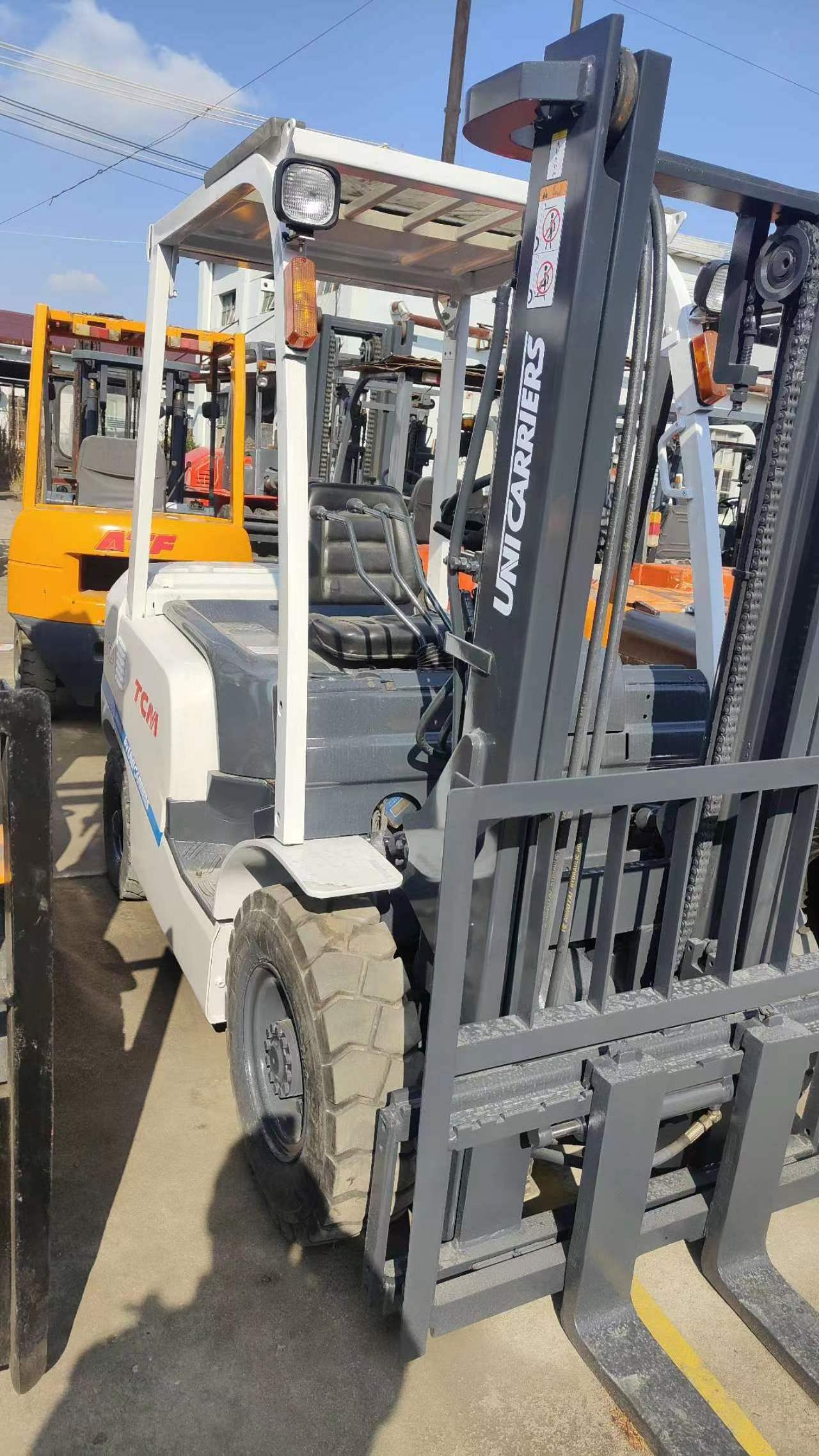 TCM FD25T3C diesel lifting 2.5 tons second hand forklift 3tons 5tons 7tons shanghai yard direct sale