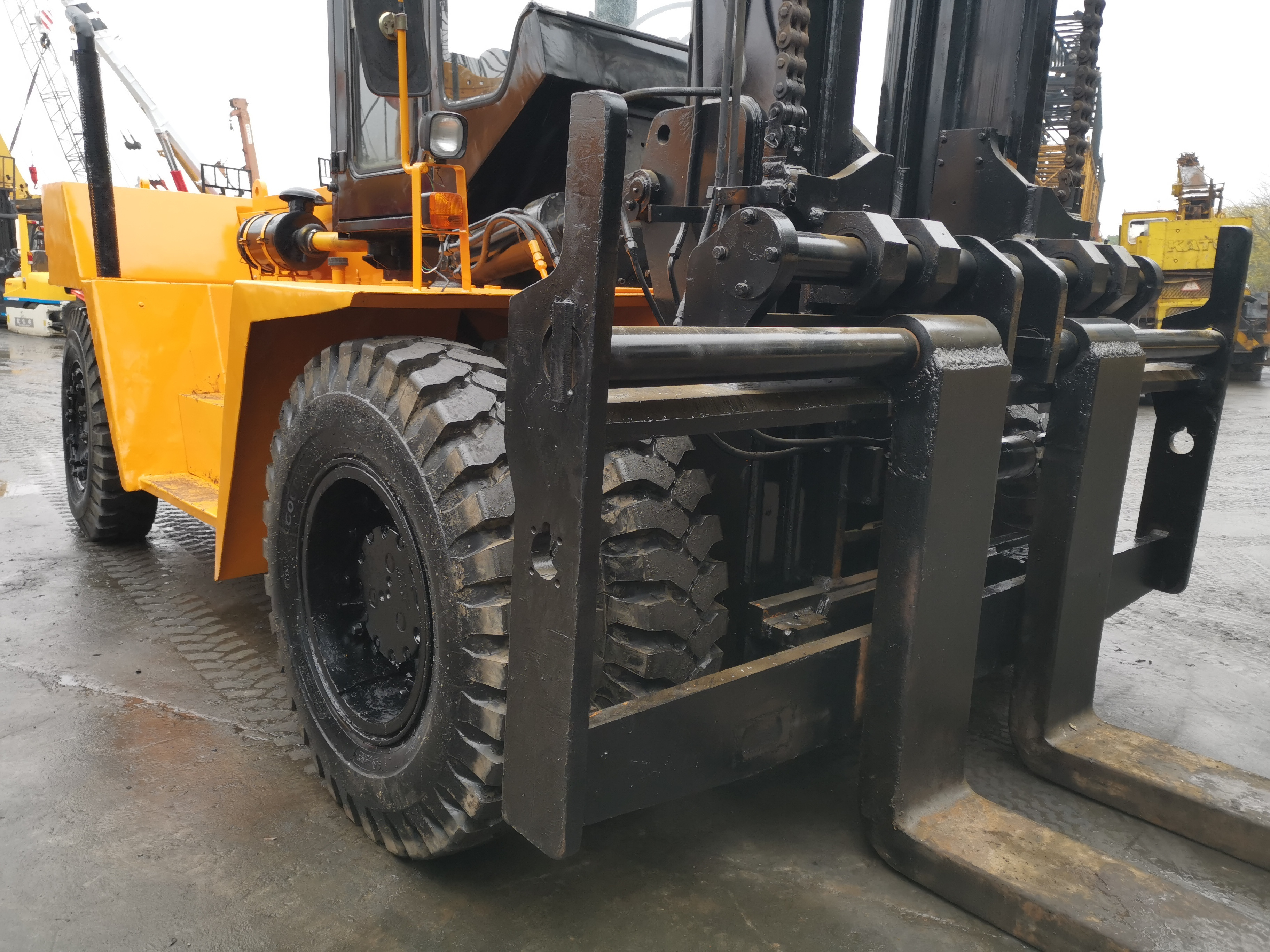 TCM forklift 44000 lb 20tons 25 ton forklift fd200 FD250 for container heavy forklift 20 ton diesel with good condition