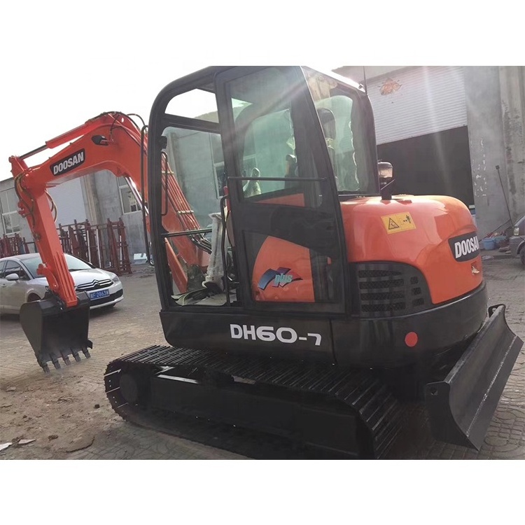 Longhua factory used doosan DH60 crawler excavator south korea used doosan daewoo DH60-7 60 60DX small mini excavator for sale