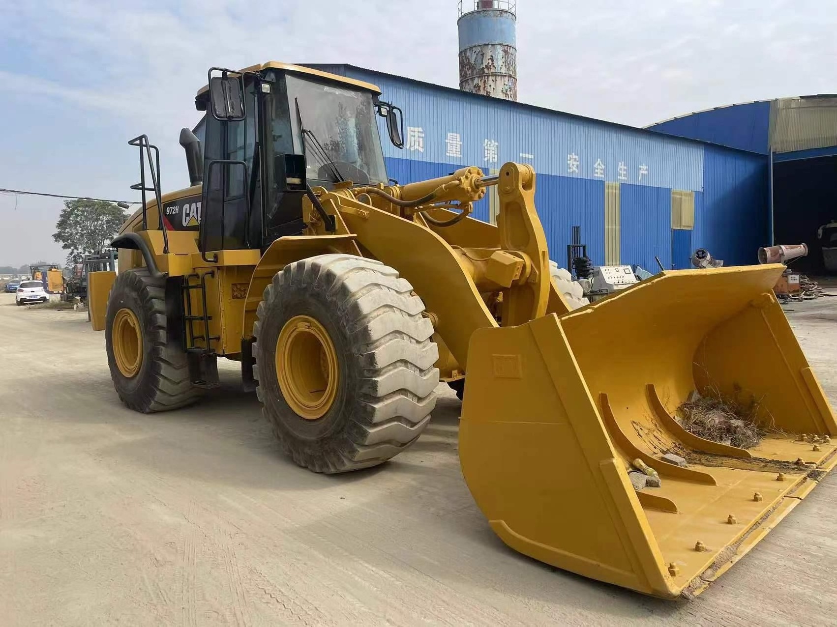 Made in Japan second hand Caterpillar CAT large wheel loader factory original 972H ready to ship