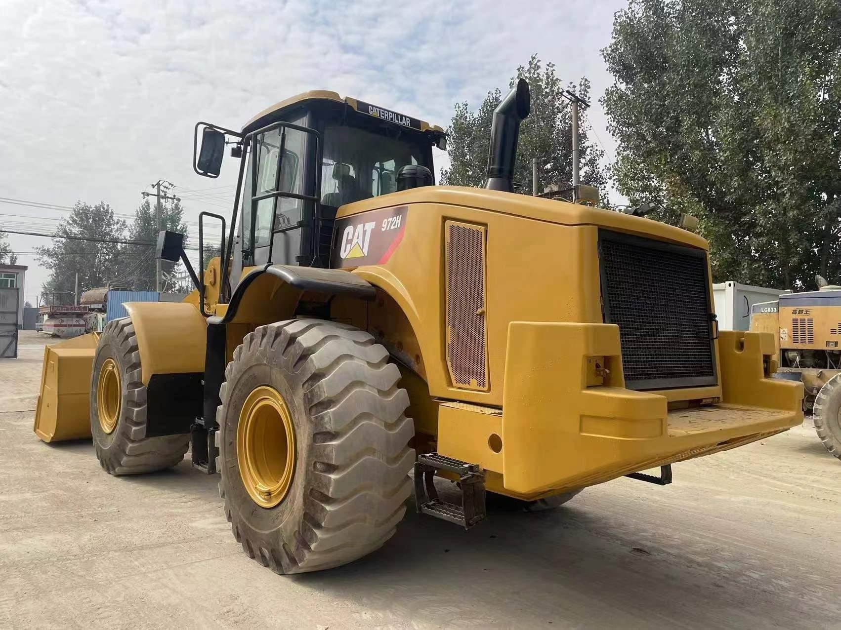 Made in Japan second hand Caterpillar CAT large wheel loader factory original 972H ready to ship