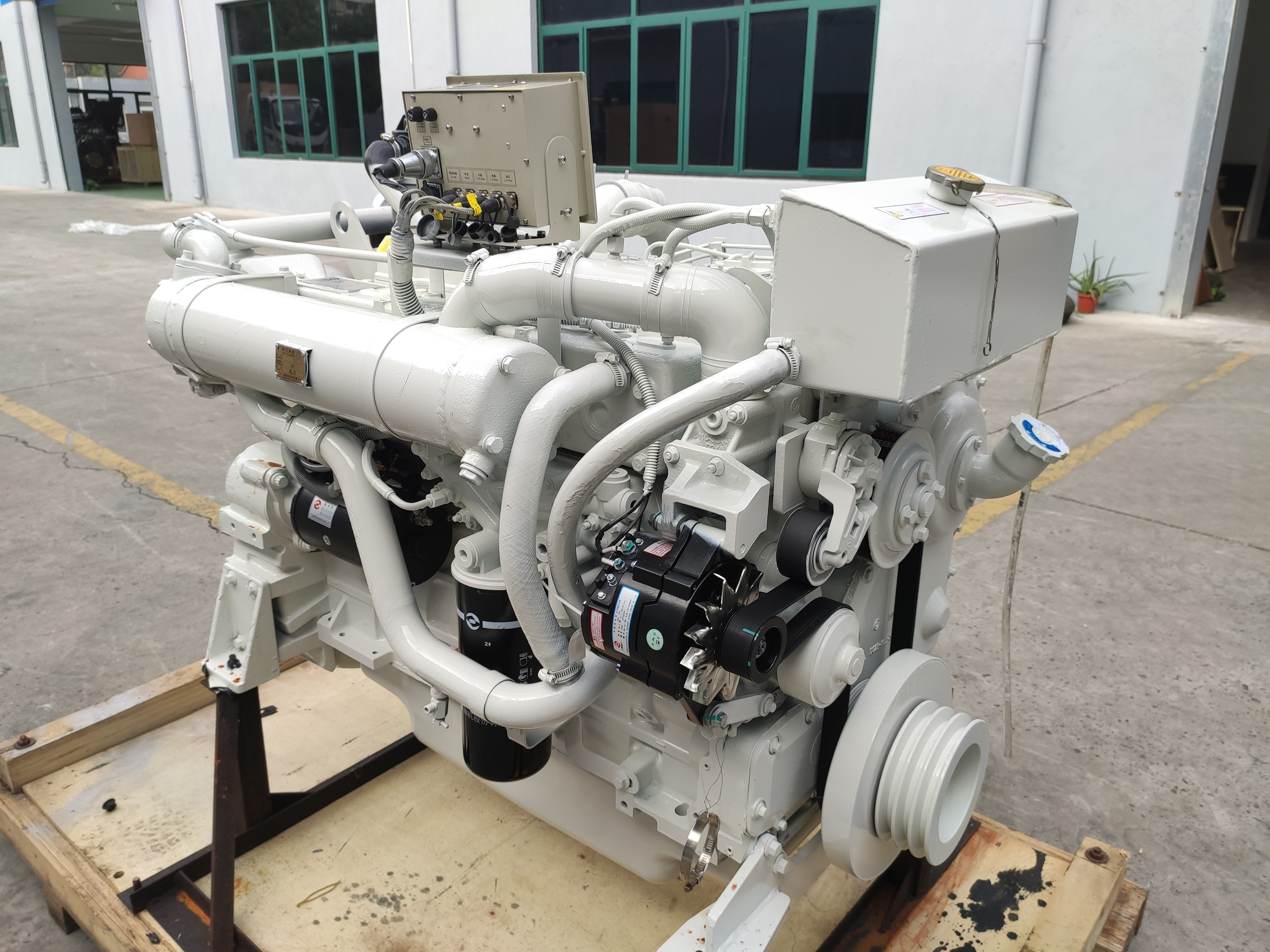 190hp water-cooled 6 cylinders diesel engine QSB6.7-C190