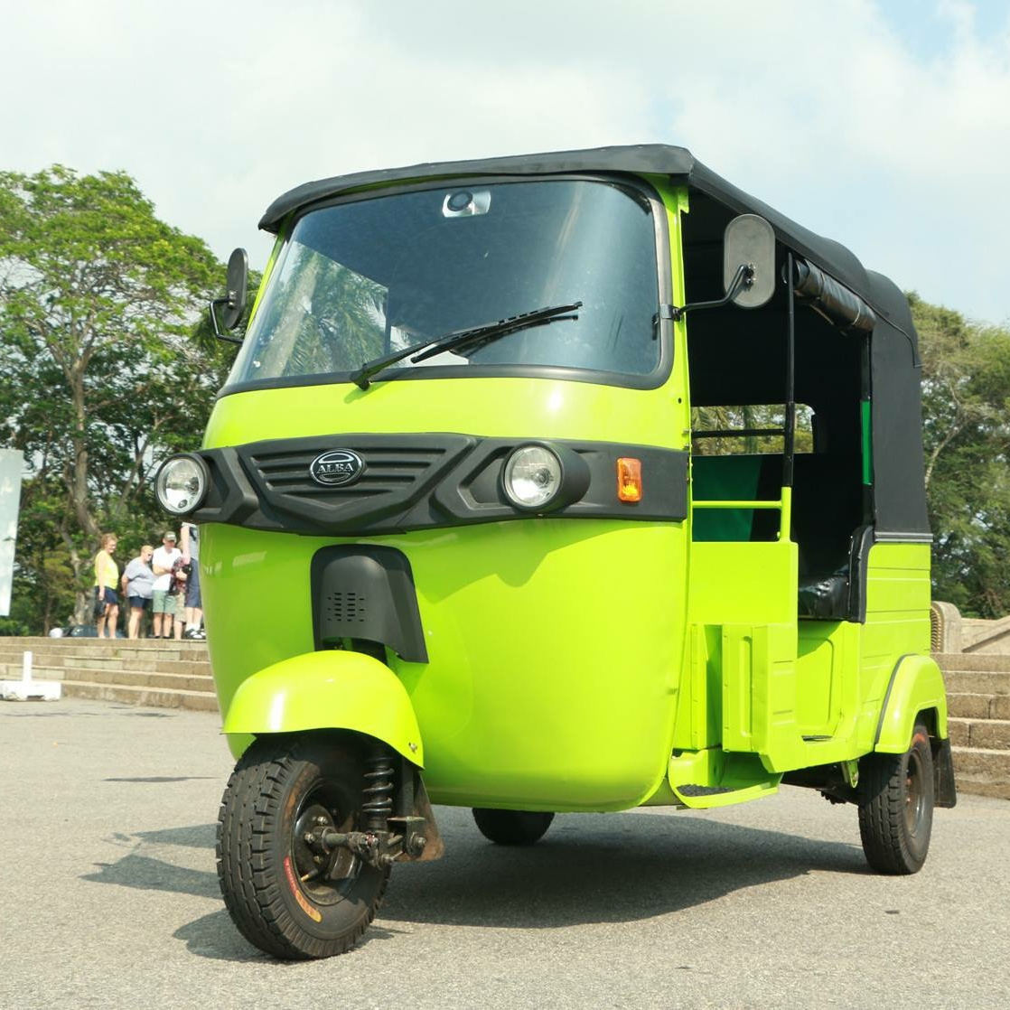 bajaj model electric tricycle electric rickshaw with good quality and cheap price