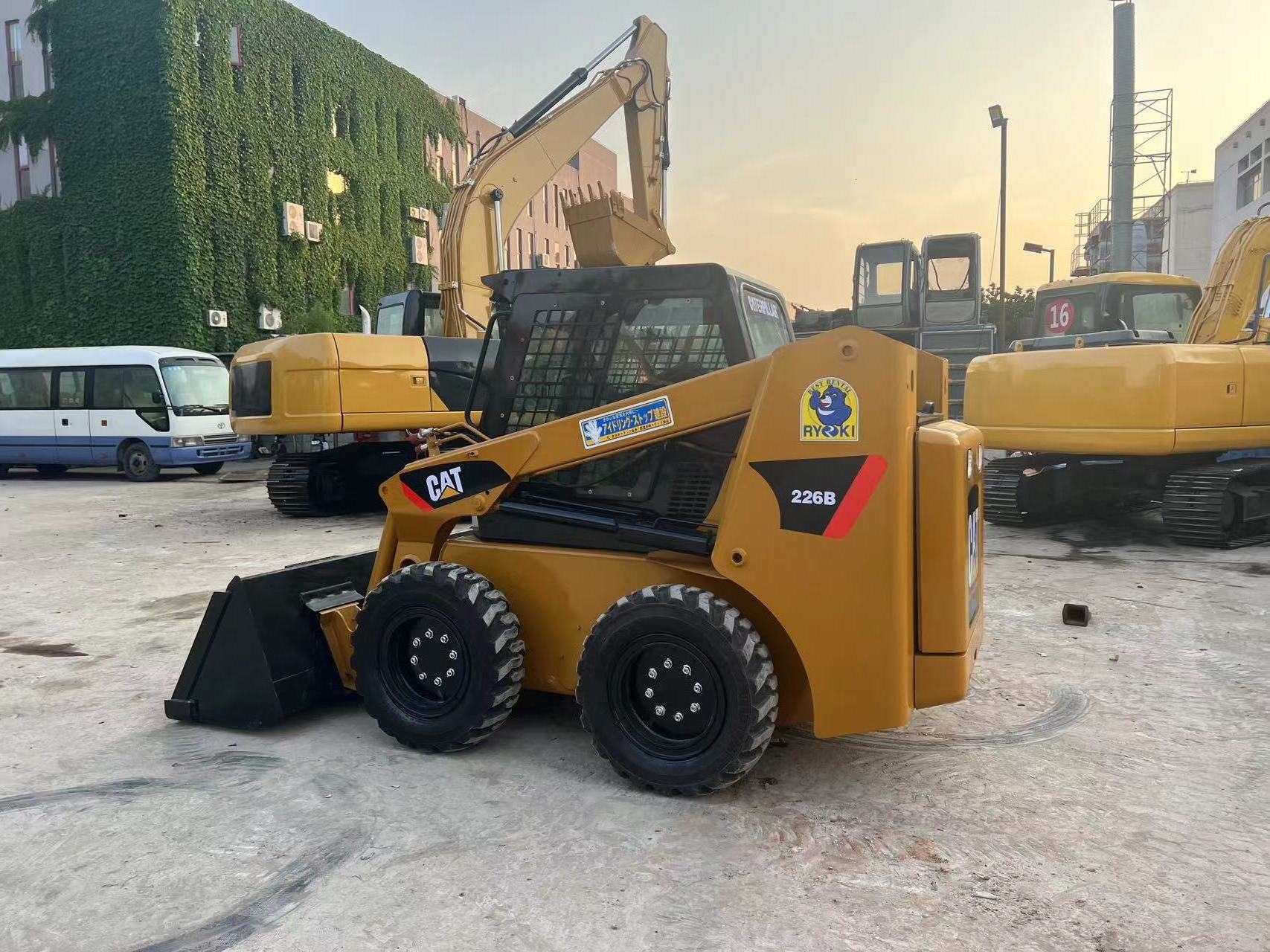 CAT 226B used wheel slip loaders originally imported from the United States are sold cheaply and other American brand loaders