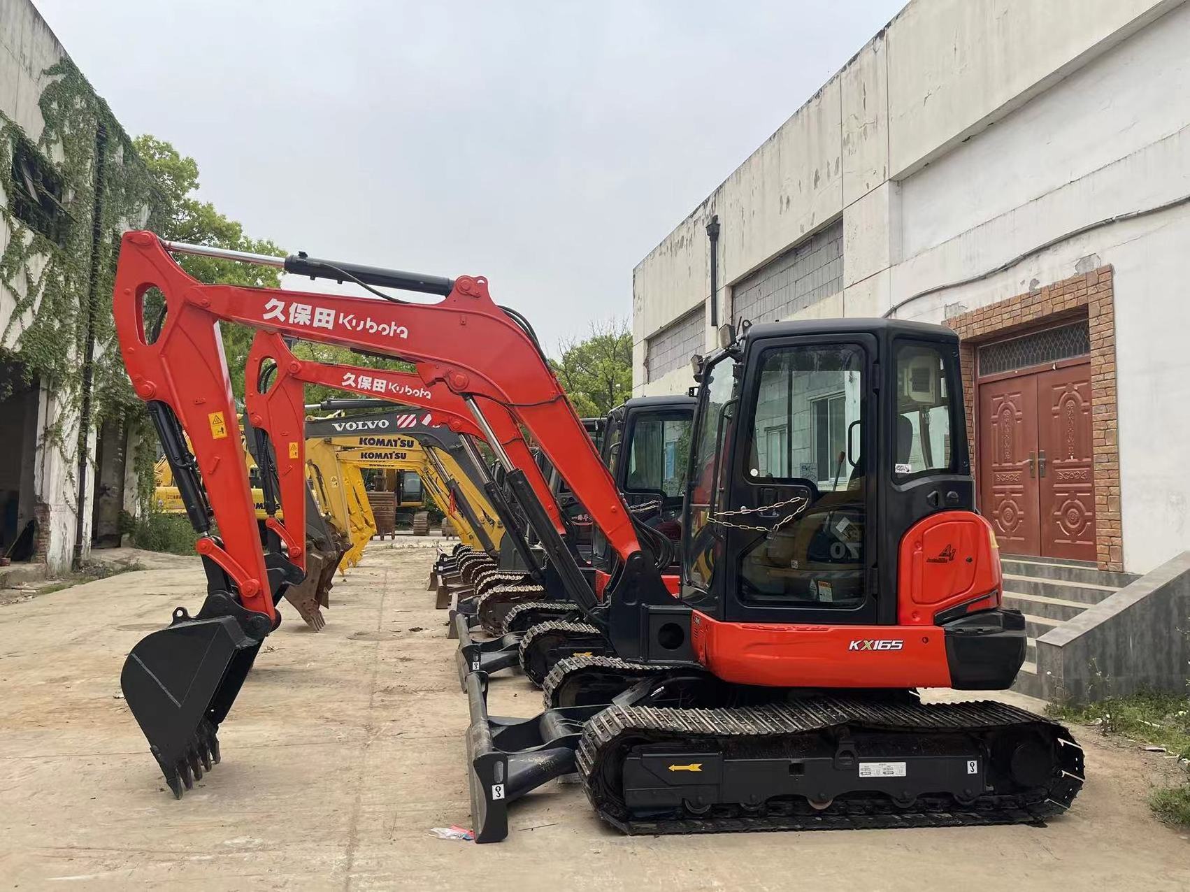 Used mini Kubota KX165 Excavators for sale at a low price 5 tons of high-quality Kubota excavators