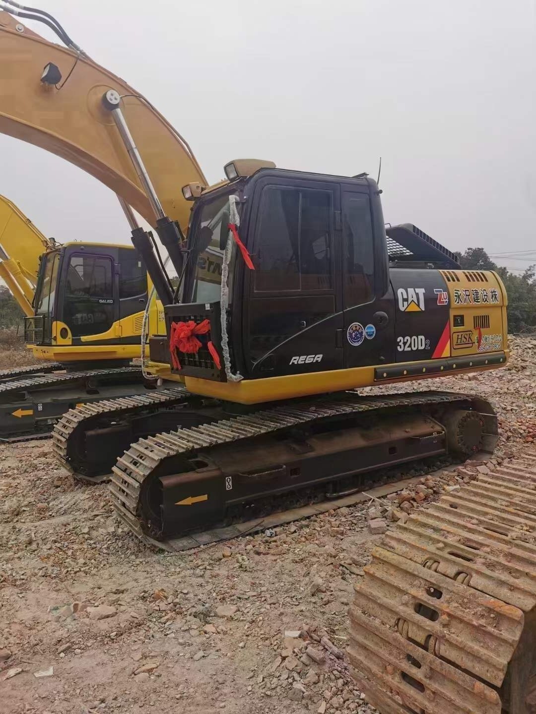 Japanese made used hydraulic excavator Kat 320D machine is waiting to be sold in China at a cheap price