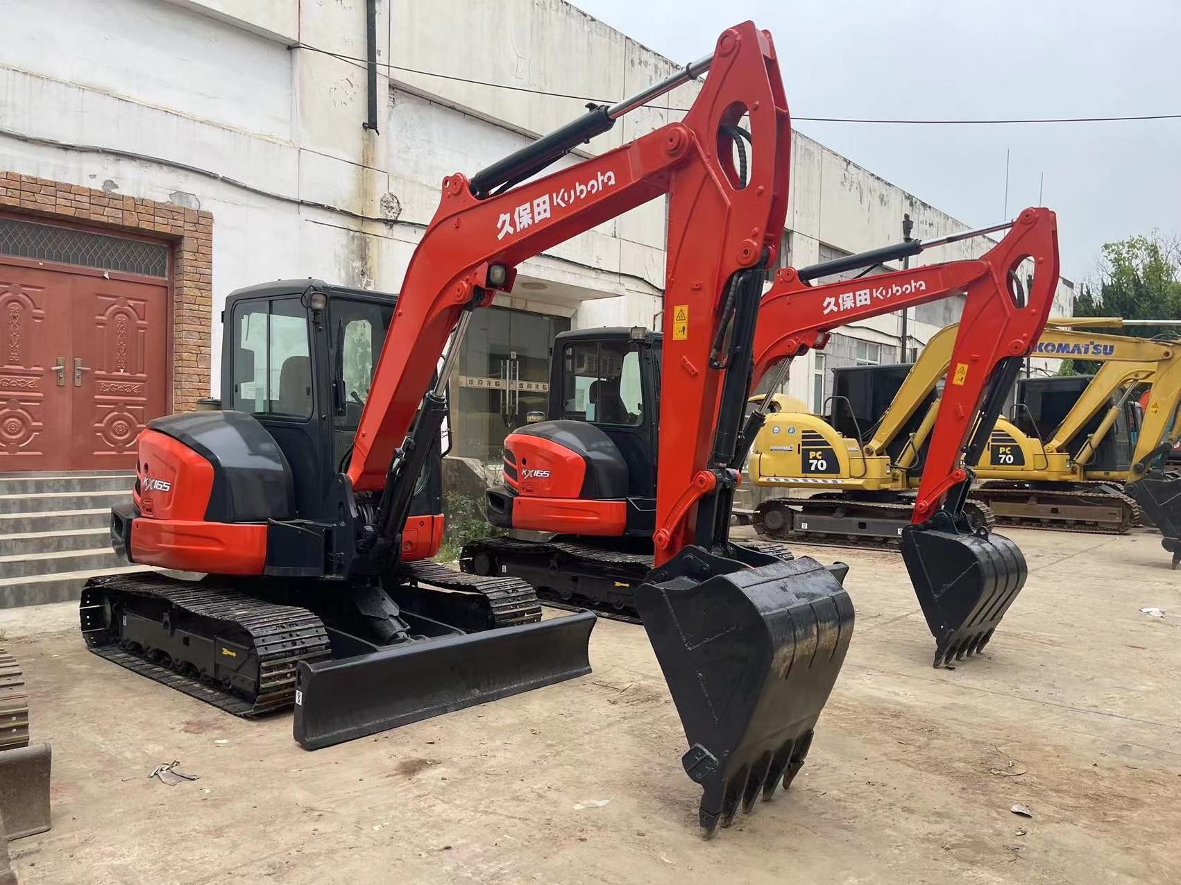 Used mini Kubota KX165 Excavators for sale at a low price 5 tons of high-quality Kubota excavators