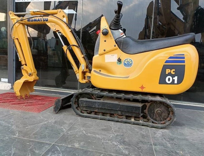 1 Ton Komatsu PC01 used excavator the smallest earthmoving machinery mini digger and models PC56 PC55MR for sale