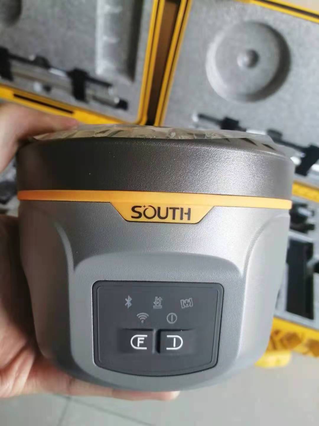 South G1 High quality Surveying Instrument GNSS  receiver Survey Handheld GPS RTK South Galaxy G1