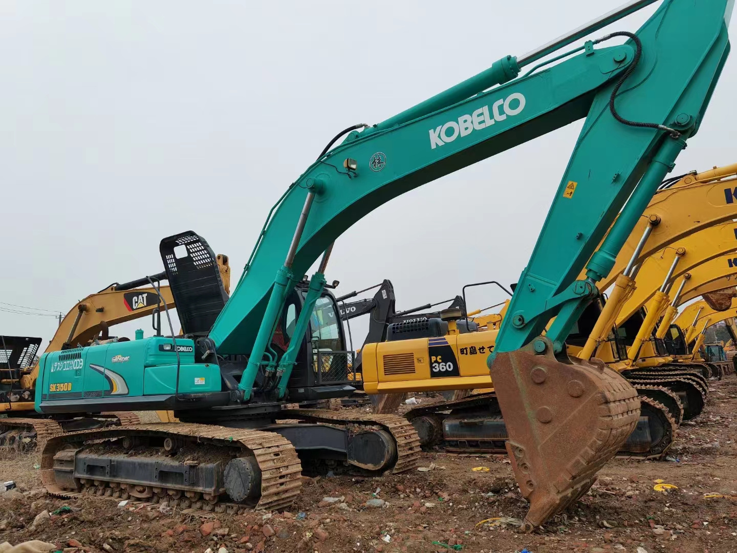 used original crawler Excavator KOBELCO SK 350 , 260, 210, 200 in good condition low oil consumption easy to operate cheapest