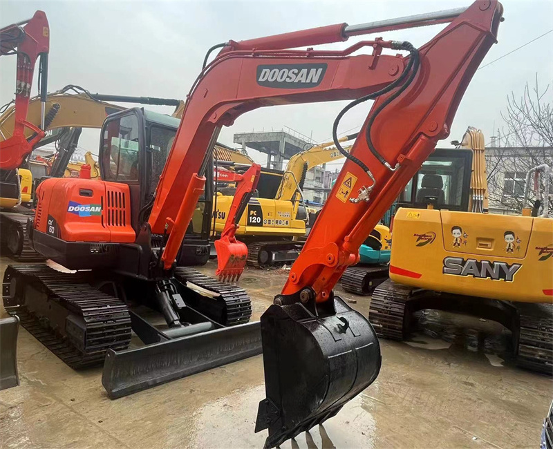 Cheap Used Mini excavators Doosan DX60 6 ton Doosan DX60 high quality used crawler excavators for sale